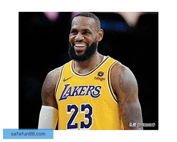 詹姆斯赛后暖心致敬ESPN女记者：原本该去冰敷但我必须回来你太棒了